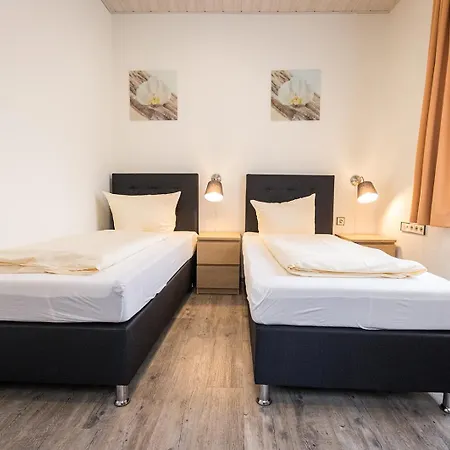 Restaurant Ketterer Am Kurgarten 3* تيبرغ