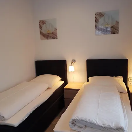 Restaurant Ketterer Am Kurgarten 3* تيبرغ